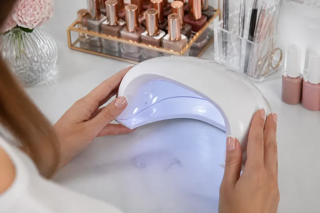 Comment faire une french manucure au gel impeccable chez soi ?