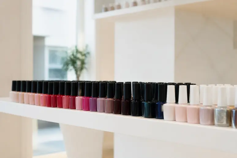 Sélection de vernis semi-permanents de qualité professionnelle pour une tenue durable.
