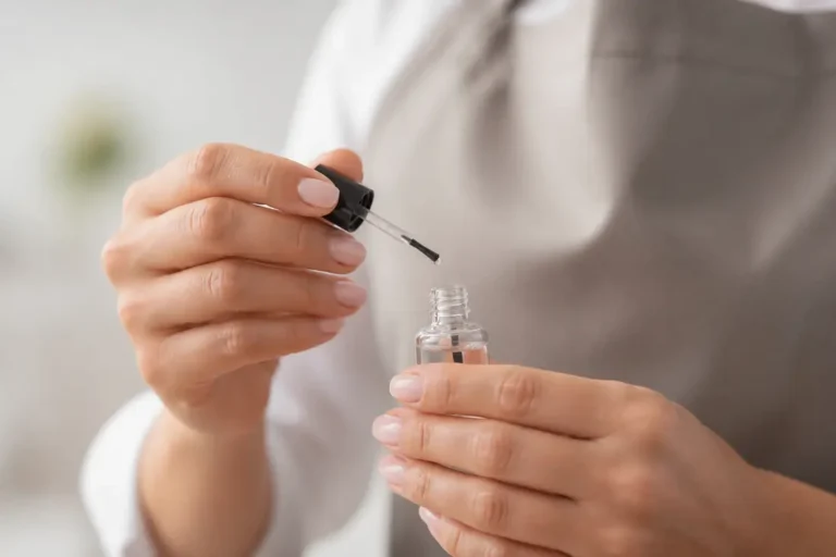 Le primer pour ongles : qu'est-ce que c'est et à quoi sert-il ?
