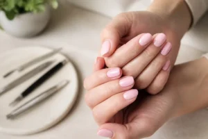 Comment réussir la pose de votre vernis semi-permanent renforcé ?